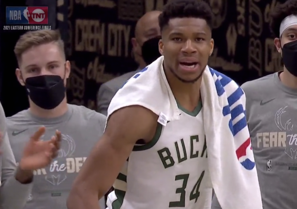 包含清晨欧超杯传出新动向，芝加哥公牛豪取连胜，管理层表态：压力陡增，身体对抗强度拉满的词条