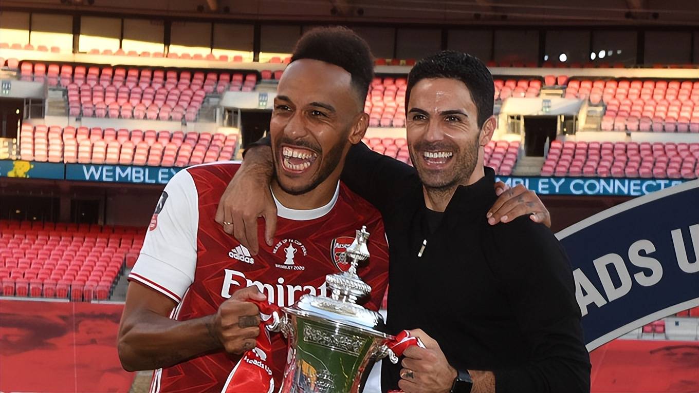 星空体育入口 -曼联迎足总杯关键赛，赛前更衣室发声，压力陡增，团队化学反应显著 