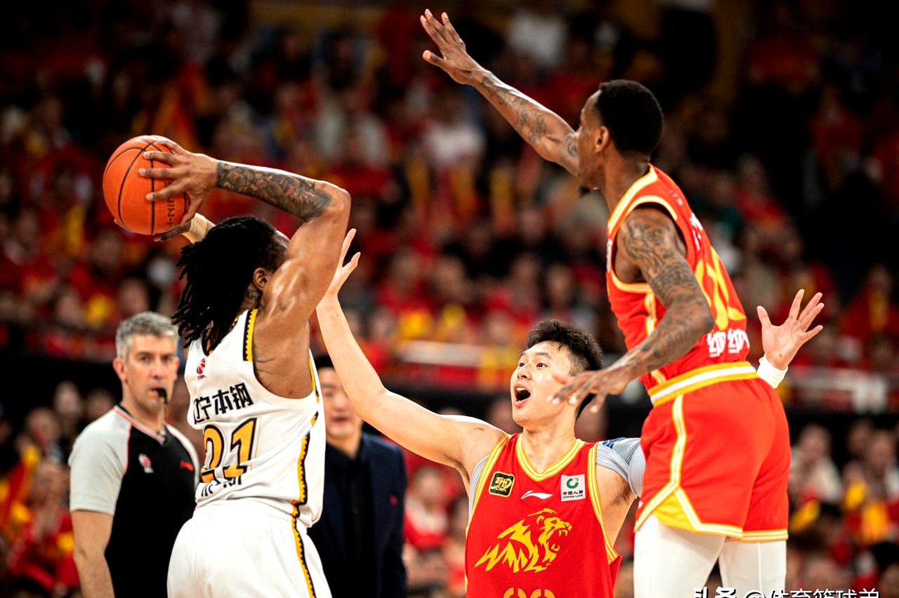 浙江队迎NBA季后赛关键赛，冲刺阶段防线松动，压力陡增，球队文化再被提及的简单介绍