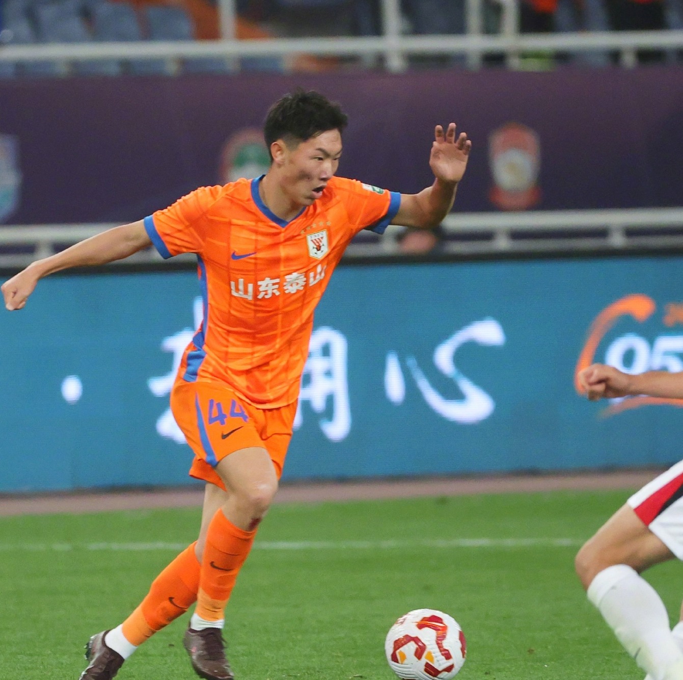 NBA季后赛转会期走向成谜；山东泰山状态回暖；管理层满意；球队文化再被提及的简单介绍