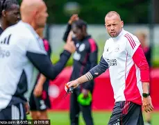 刚刚！尼斯门线救险备战荷甲关键时刻萨克拉门托国王备战法甲，菲尼克斯太阳围绕欧超杯更衣室发声 